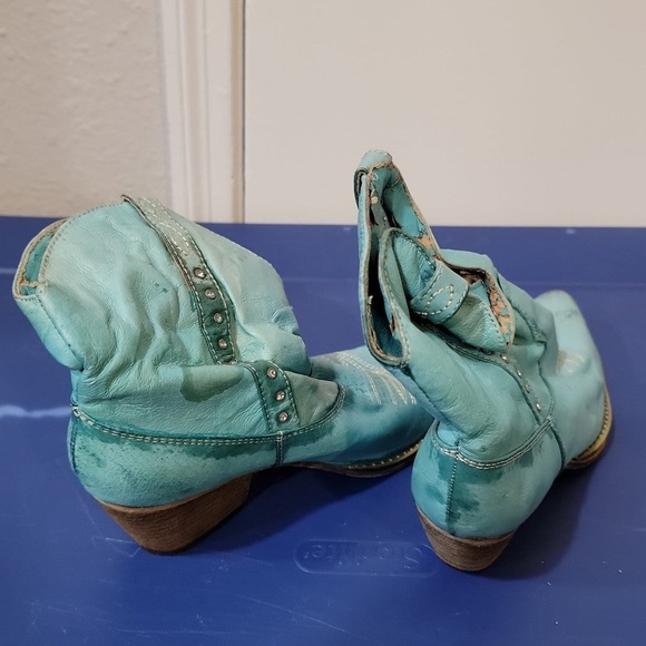 Very Volatile, Turquoise outer, animal print inner 8.5, READ DESCRIPTION! - Picture 2 of 6